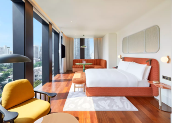 Discover the Perfect Blend of History and Comfort with a Stay in Silom