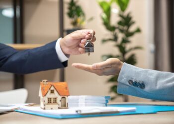 Buying a Property on a Private Road: The Real Advantages and Hidden Pitfalls
